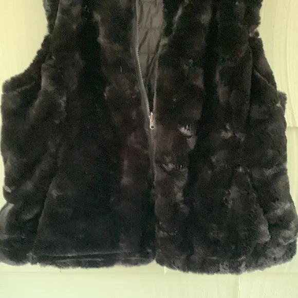 NICOLE Miller reversible quilted black faux fur vest - Picture 9 of 12